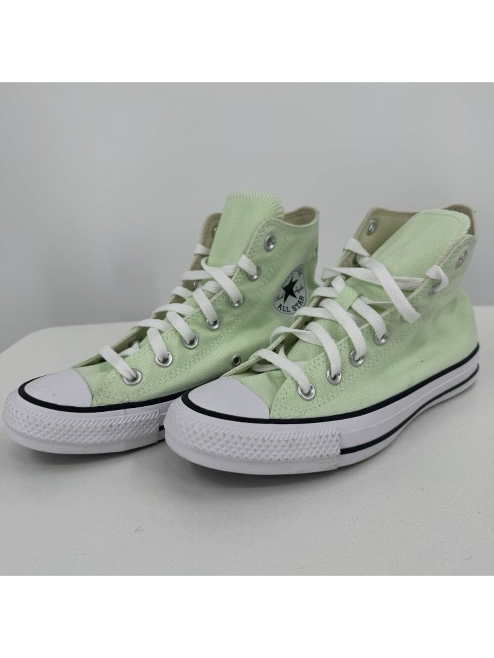 Converse Women's Chuck Taylor All Star High Top Sneakers size 7 Light Green